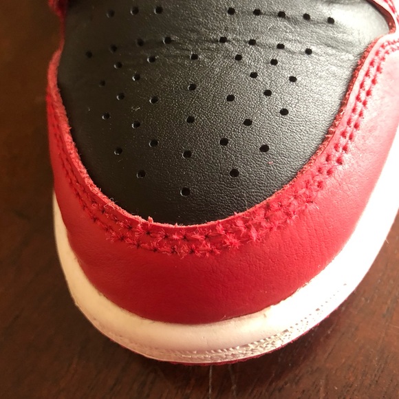 NIKE JORDAN 1 MID KIDS SHOES - Picture 10 of 15